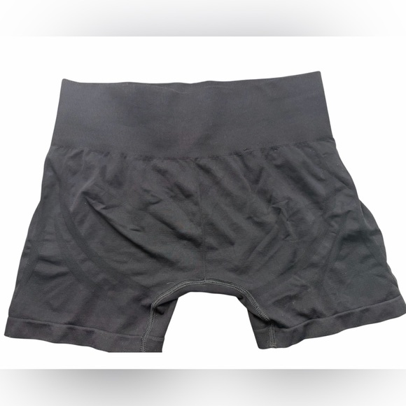 Gymshark Everyday Seamless Shorts - Black - Picture 3 of 3